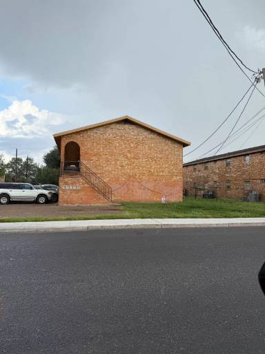 Main picture of 207 S Sugar Rd