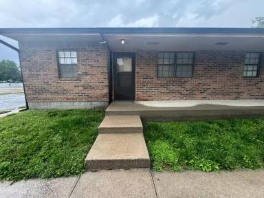 Main picture of 100 E Brasfield St