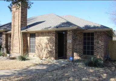 Main picture of 903 Teakwood Ln