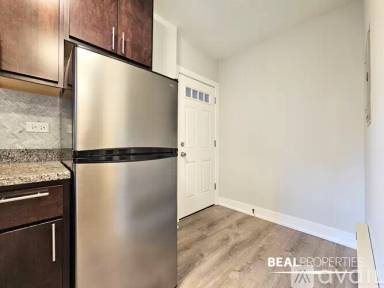 Main picture of 429 W Belden Ave