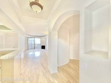 Main picture of 540 N Rossmore Ave