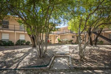 Main picture of 133 N Bailey Ave