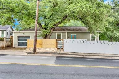 Main picture of 907 Chicon St