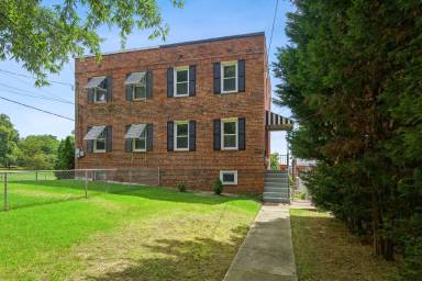 Main picture of 5053 11th St NE