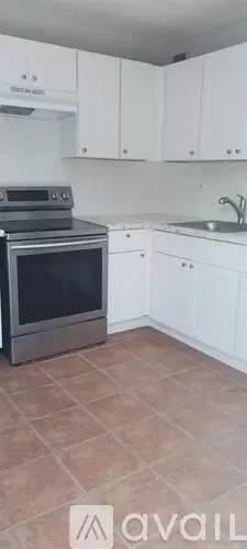 Main picture of 913 SW 15th Ter