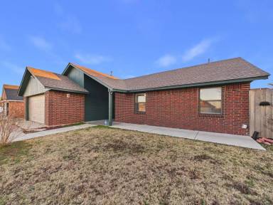Main picture of 3904 SW Parkridge Blvd