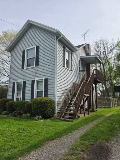 Main picture of 424 1/2 Stinaff St