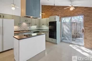 Main picture of 12031 Arms Way St