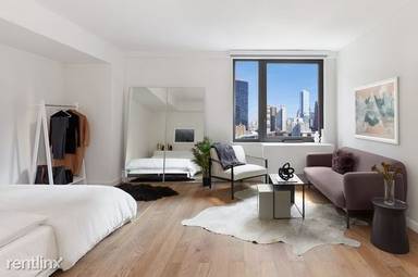 Main picture of 35 W 4th St