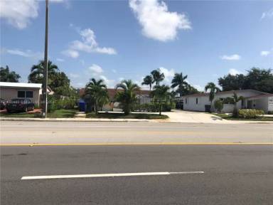 Main picture of 7121 Taft St