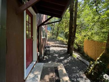 Main picture of 5020 Saratoga St