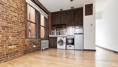 Main picture of 13 E 19th St