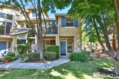 Main picture of 1091 Esparanza Way