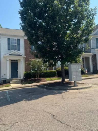 Main picture of 405 Walnut Woods Dr