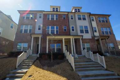 Main picture of 562 Village Loop Dr