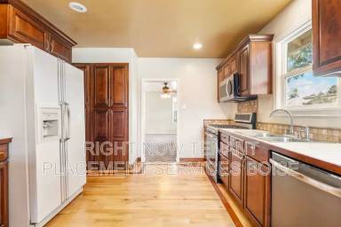 Main picture of 2903 W Madison Ave