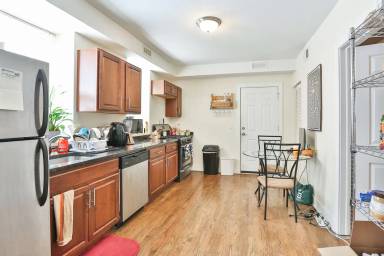 Main picture of 1814 N Wood St