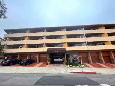 Main picture of 100 Cliff Dr