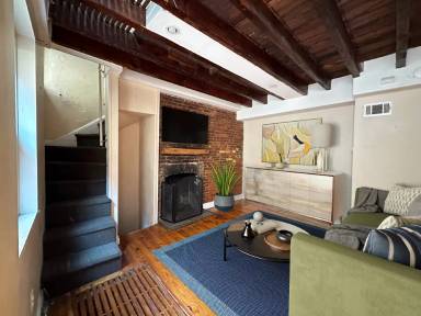 Main picture of 623 S American St