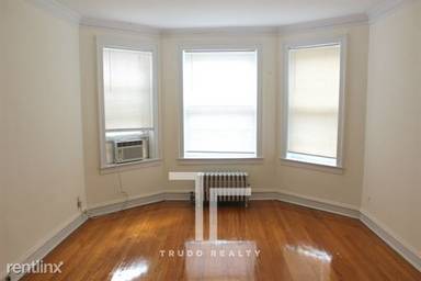 Main picture of 1117 W Oakdale Ave