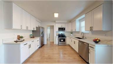 Main picture of 5060 Hazeltine Ave