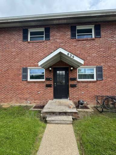 Main picture of 639 Russian St