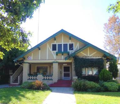 Main picture of 1746 E 2nd St