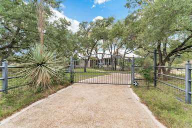 Main picture of 3350 Clear Springs Park