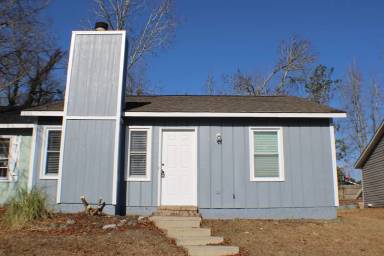 Main picture of 107 Hickory Grove Dr
