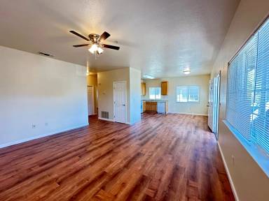 Main picture of 929 Featherside Way