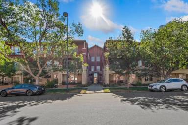 Main picture of 2100 N Humboldt St