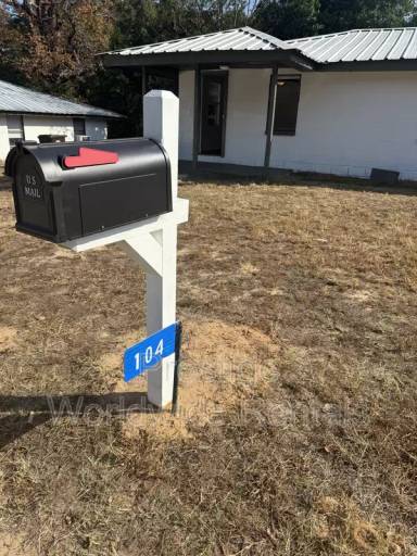 Main picture of 104 Moore St