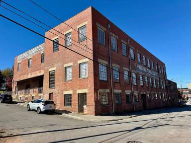 Main picture of 614 Lynn St