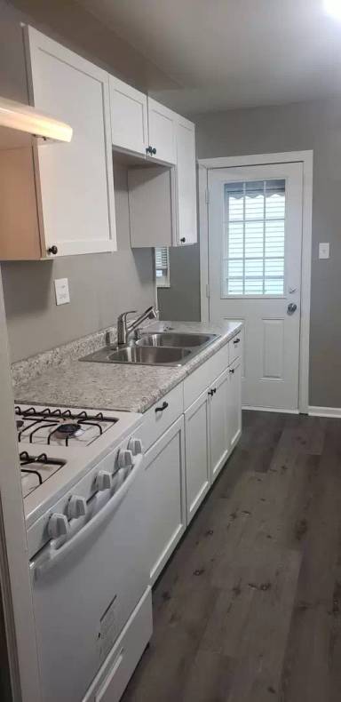 Main picture of 1032 Korby St