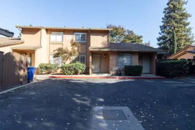 Main picture of 4053 Elmo Loop