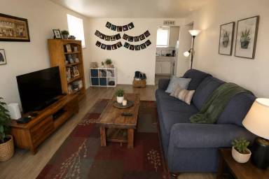 Main picture of 709 1/2 E Magnolia St