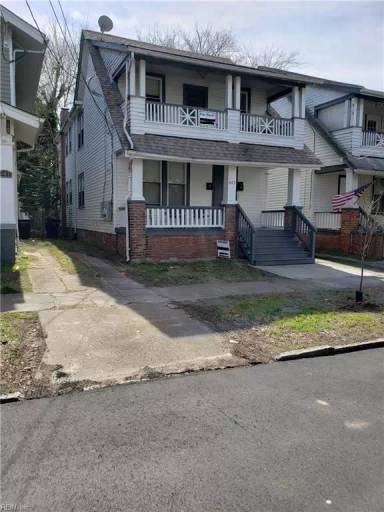Main picture of 243 W 32nd St