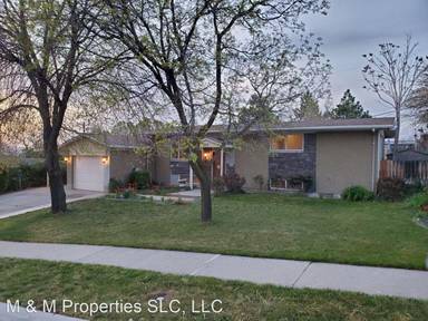 Main picture of 1215 E Sego Lily Dr