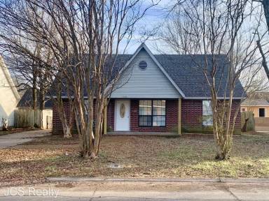 Main picture of 2501 Jeanne McQueen Pl