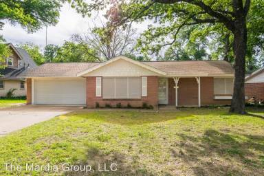 Main picture of 1003 Oakwood Dr