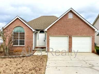 Main picture of 61 Harbour Lake Dr
