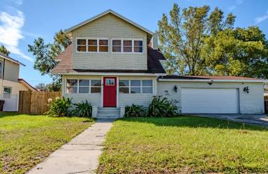 Main picture of 103 W Maple St