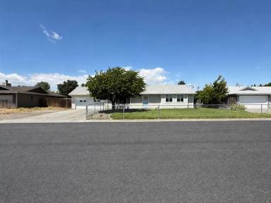Main picture of 704 W 45th Pl