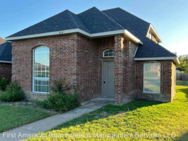 Main picture of 452 Chestnut Ln