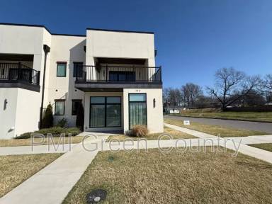 Main picture of 134 E Elgin St