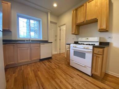 Main picture of 3453 N Bosworth Ave