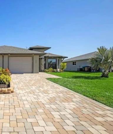 Main picture of 4023 SW 8th Pl