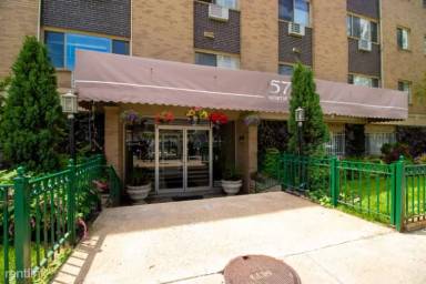 Main picture of 5730 N Sheridan Rd