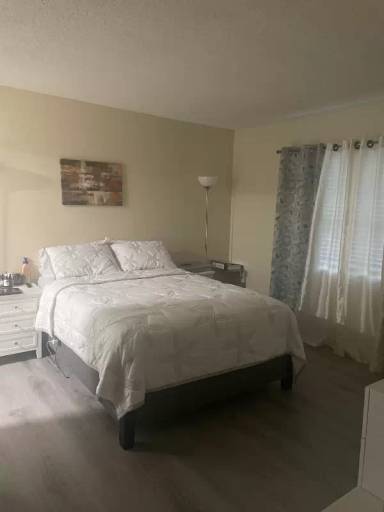 Main picture of 1630 Embassy Dr