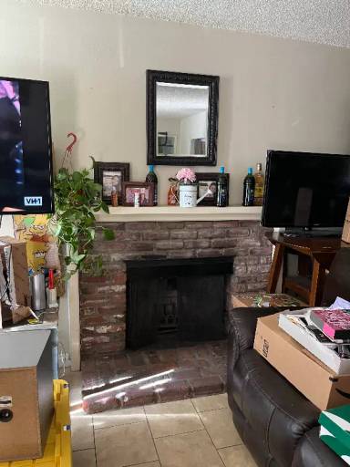 Main picture of 2739 W Yale Ave